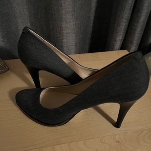 Never worn Nine West 8.5 gray heels